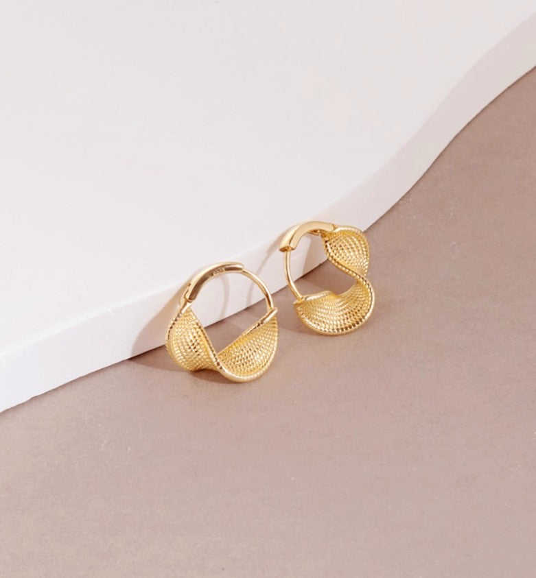 Swirl textured earring