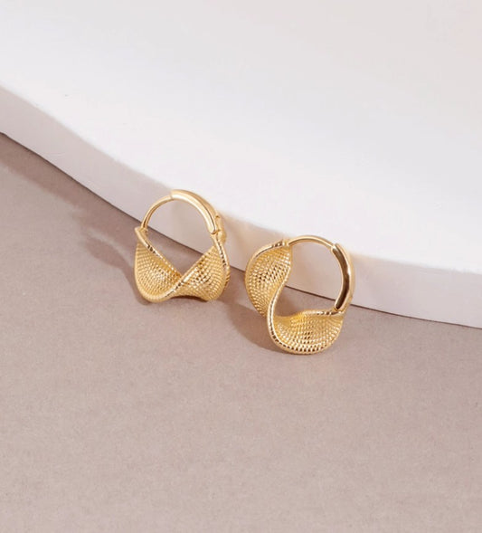 Swirl textured earring
