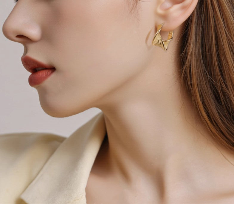 Swirl textured earring