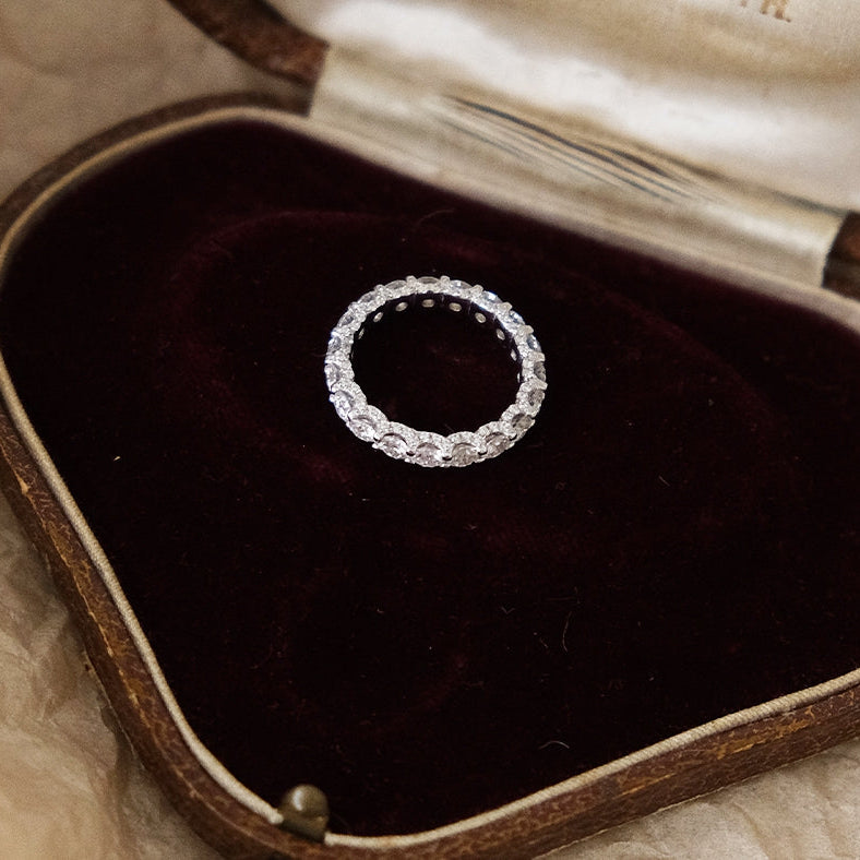 Eclat moissanite ring