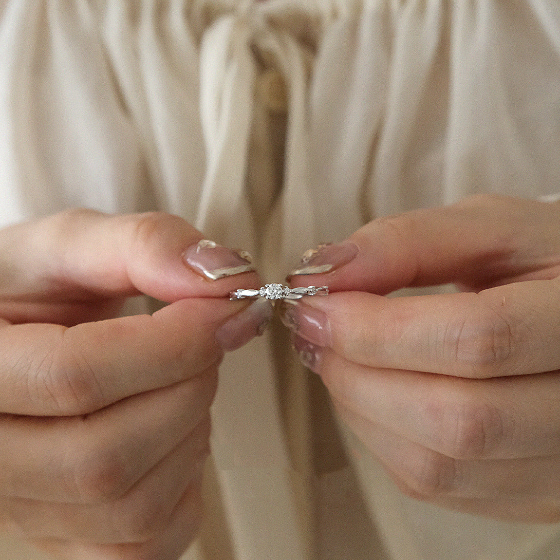 Nuvia moissanite ring band