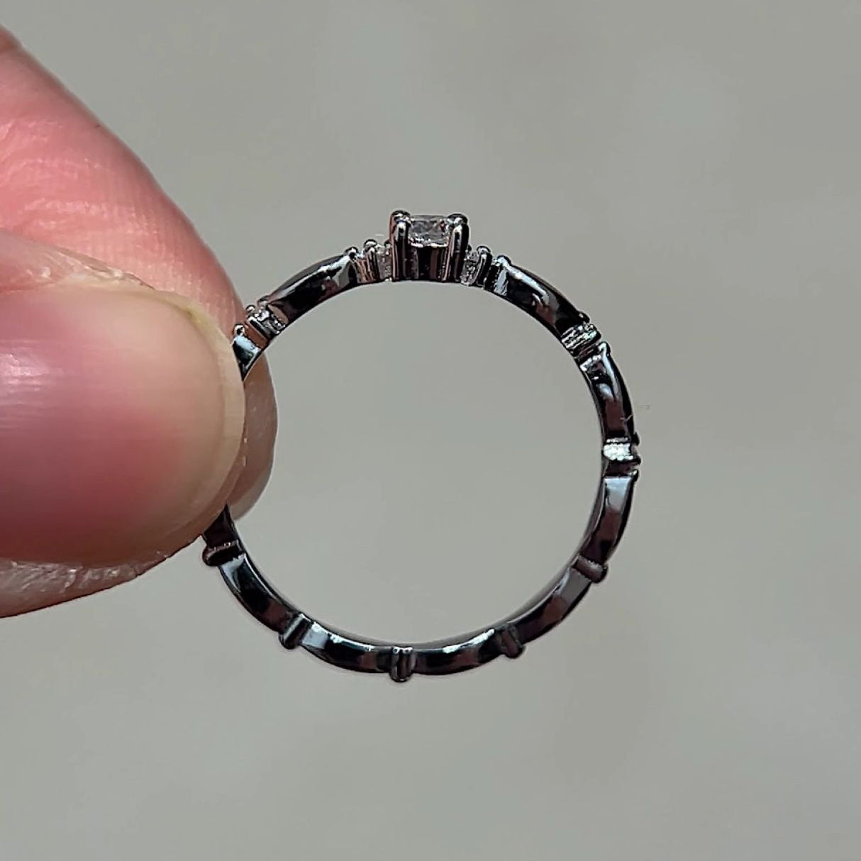 Nuvia moissanite ring band