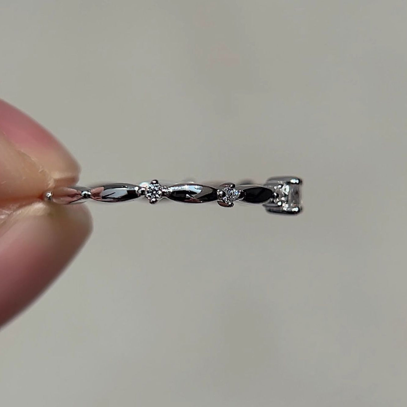 Nuvia moissanite ring band