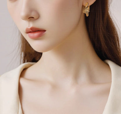 Swirl textured earring