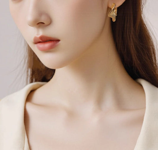 Swirl textured earring