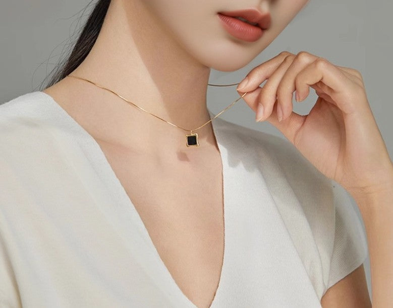 Black Agate Pendant Necklace