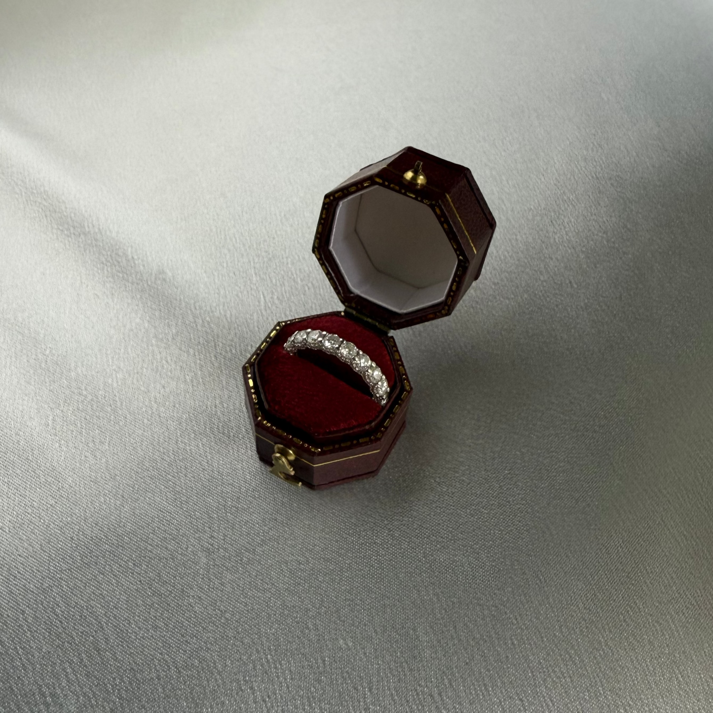 Eclat moissanite ring