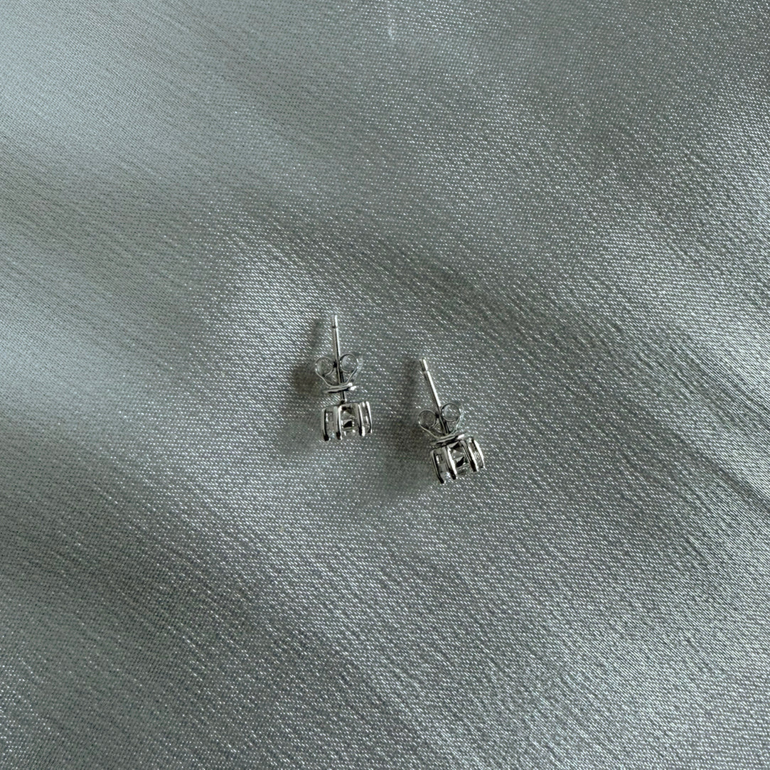 Classic diamond studs