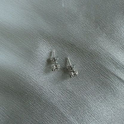 Classic diamond studs