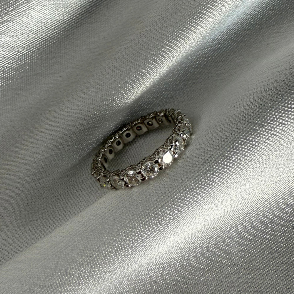 Eclat moissanite ring