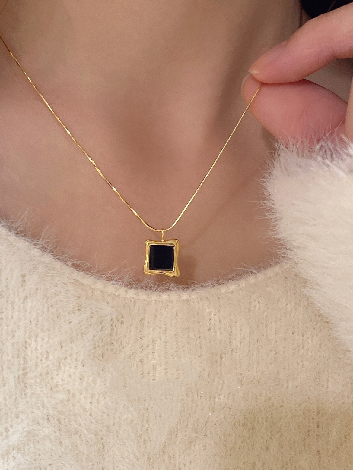 Black Agate Pendant Necklace