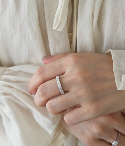 Eclat moissanite ring