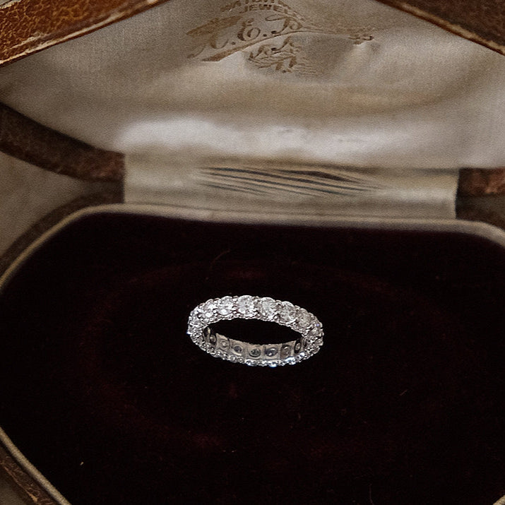 Eclat moissanite ring