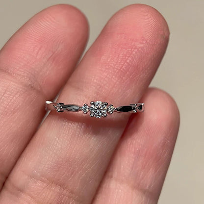 Nuvia moissanite ring band