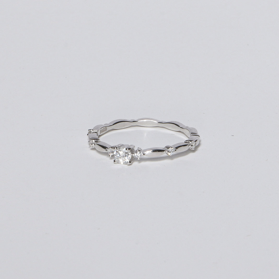 Nuvia moissanite ring band