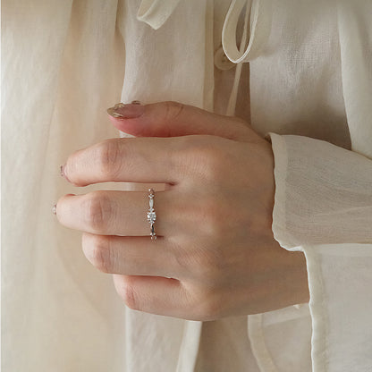 Nuvia moissanite ring band