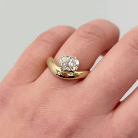 Chunky Moissanite Wave Ring