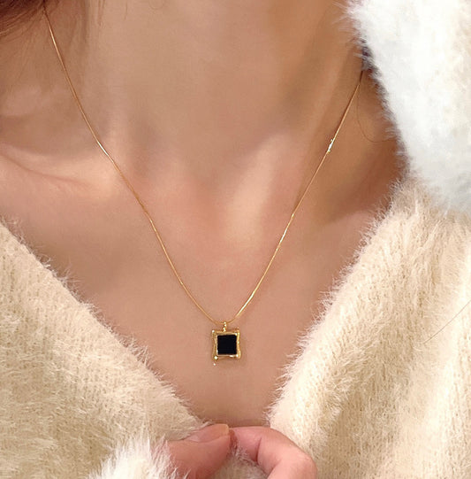 Black Agate Pendant Necklace