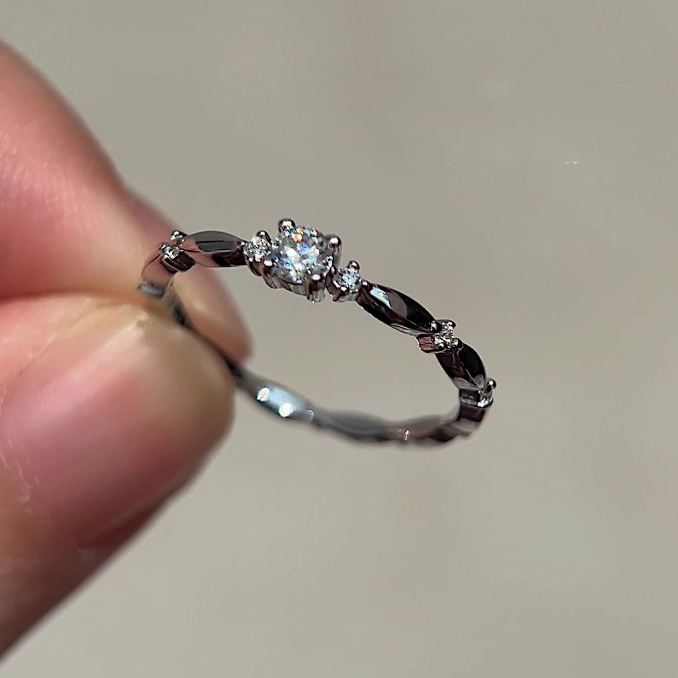 Nuvia moissanite ring band