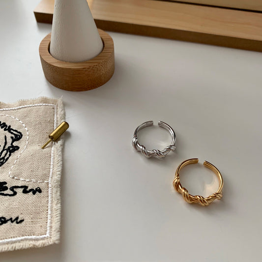 Twisted Knot Ring