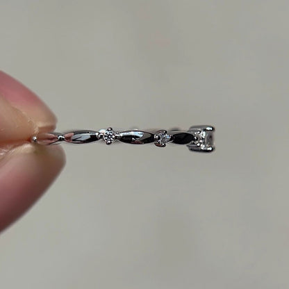 Nuvia moissanite ring band