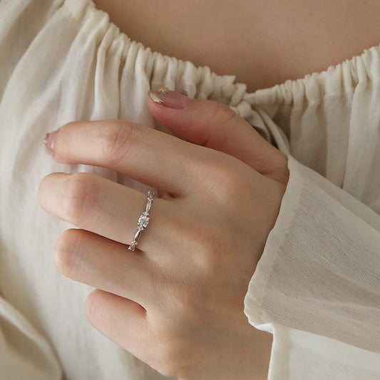 Nuvia moissanite ring band